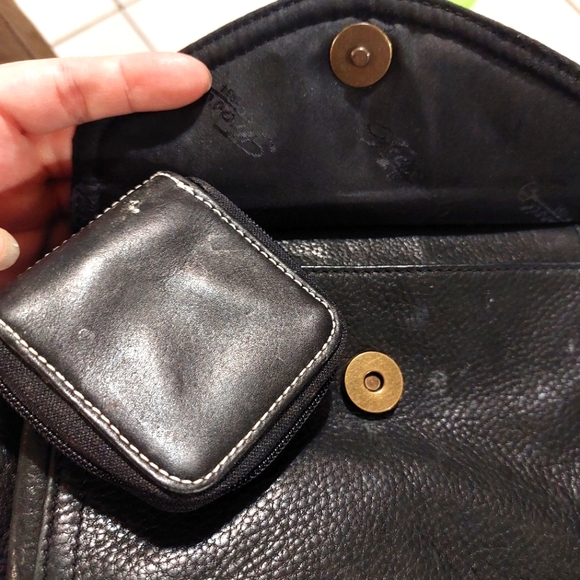 Fossil Classic Black Leather Purse - Picture 10 of 15